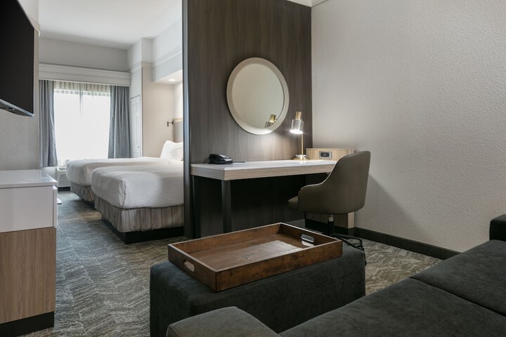 Room 7 of 32