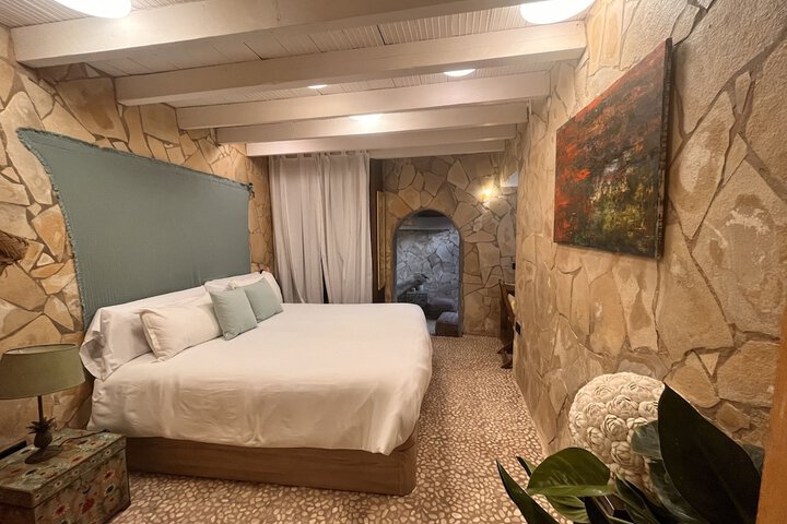 Room 4 of 55