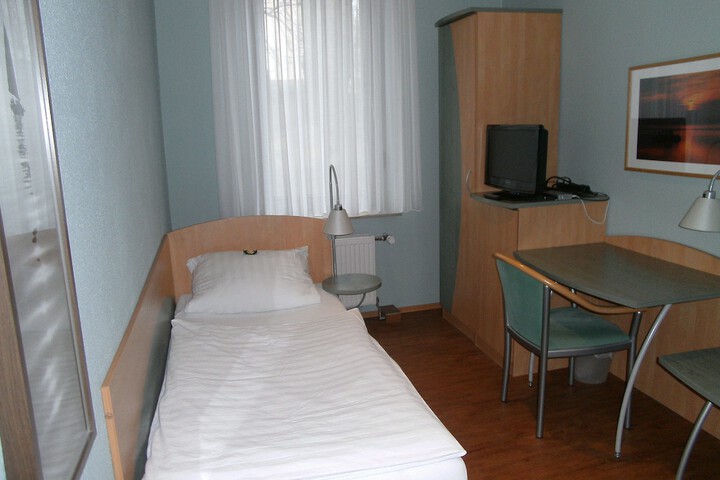 Room 11 of 19