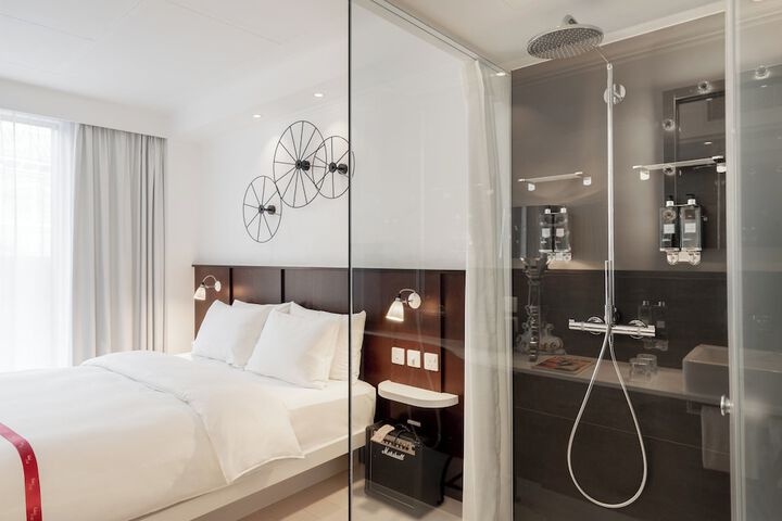 Room 16 of 65