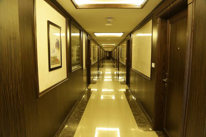 Ballroom/Hall 42 of 48