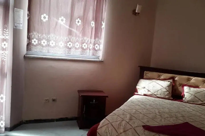 Room 11 of 19