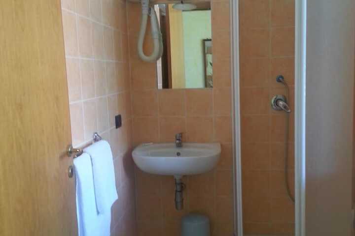Room 26 of 48