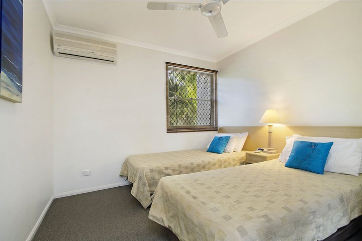 Room 2 of 33