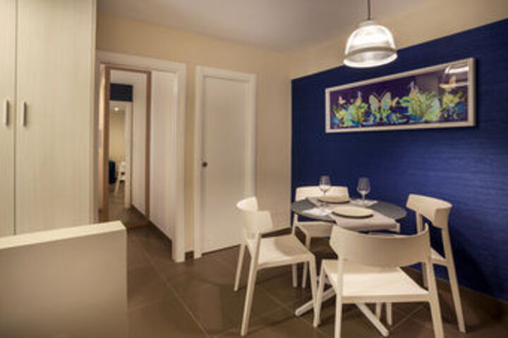 Room 114 of 211