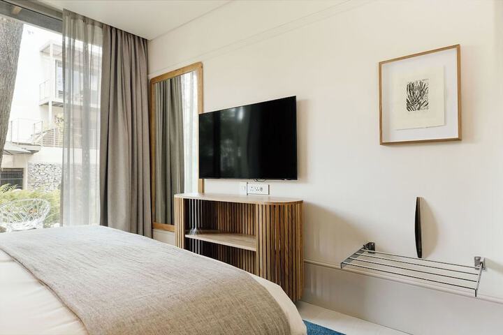 Room 28 of 172