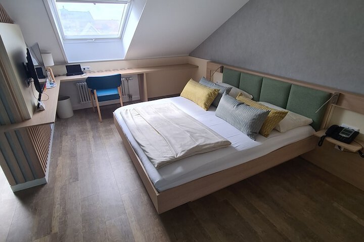 Room 25 of 94