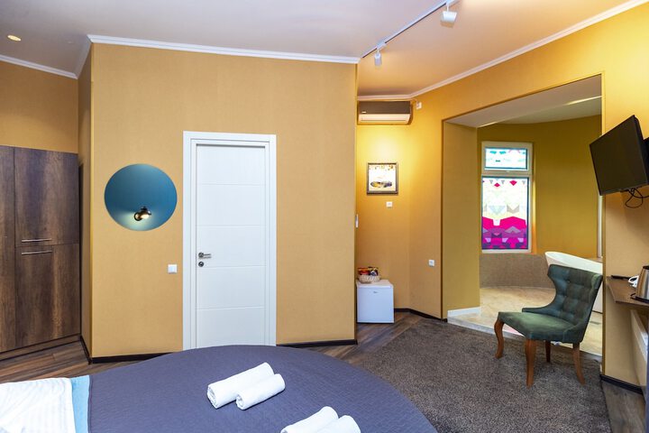 Room 32 of 106