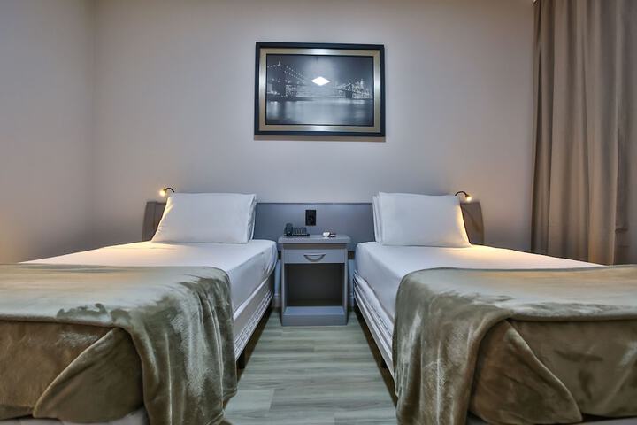 Room 8 of 40