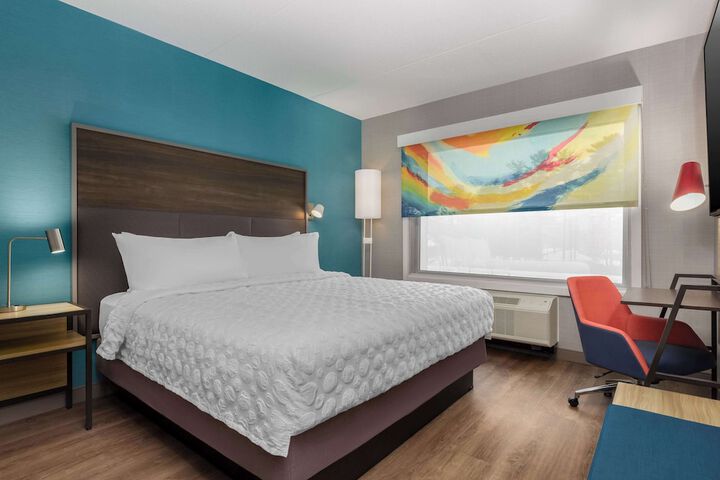 Room 10 of 32