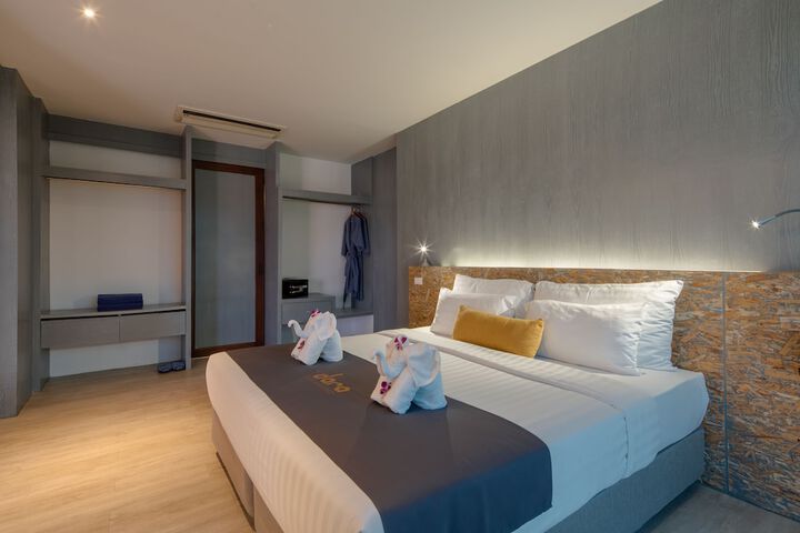 Room 7 of 90