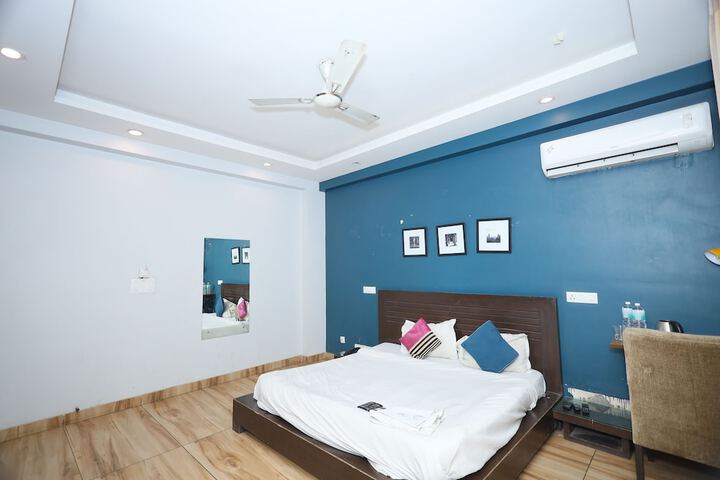 Room 6 of 14