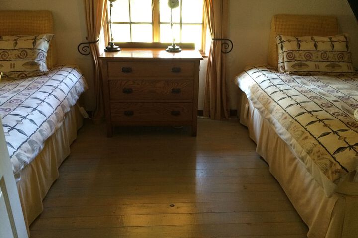 Room 4 of 28