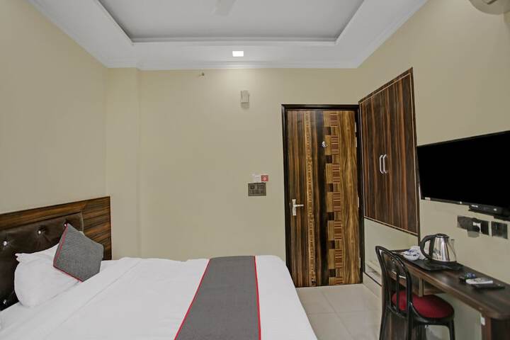 Room 8 of 17