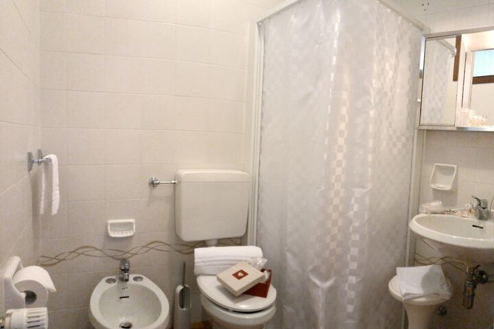 Room 20 of 65