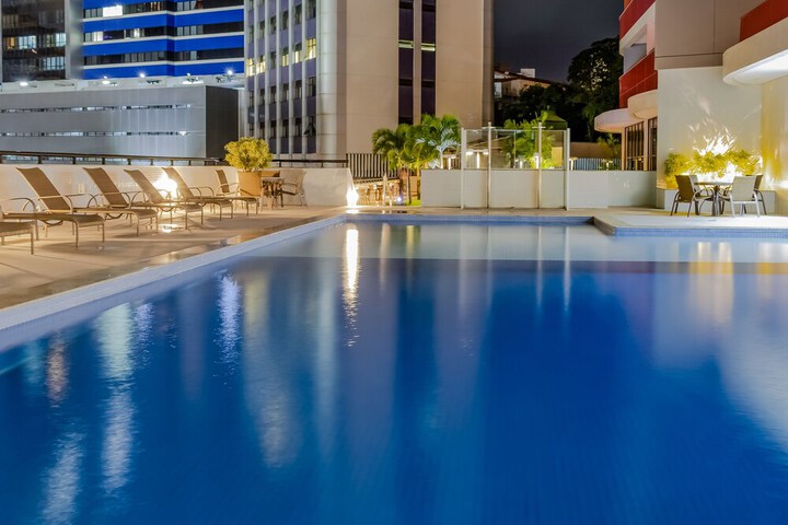 Hotel Pool