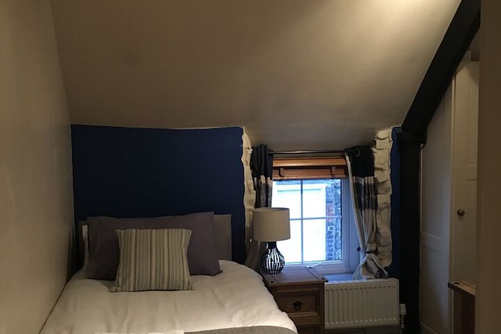 Room 10 of 38