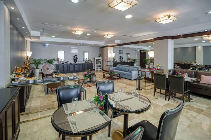 Entrance & Lobby