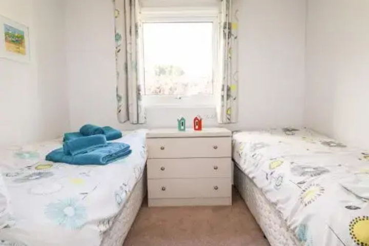 Room 4 of 9