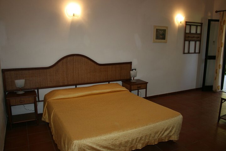 Room 2 of 199