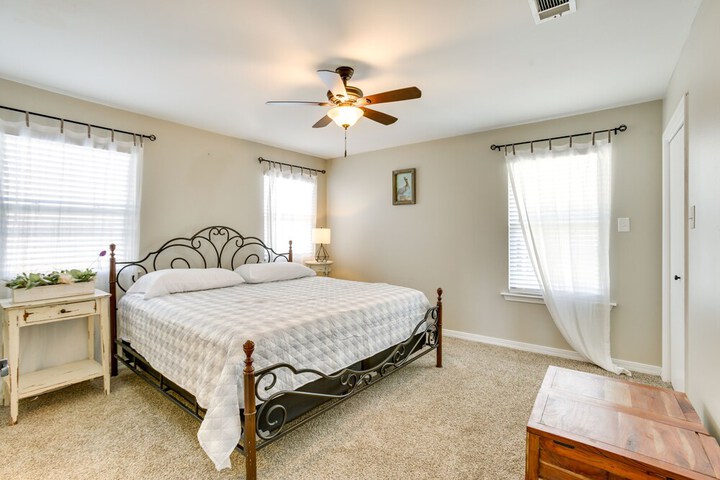 Bayou Bliss: Barataria Waterfront Getaway w / Dock!