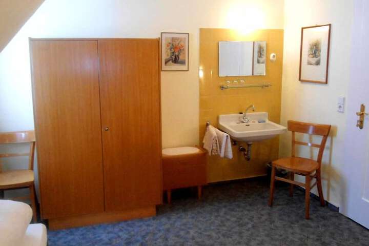 Room 30 of 51