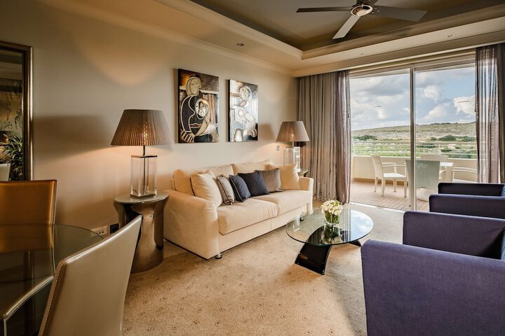 Room 51 of 233