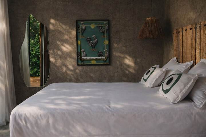 Room 4 of 32
