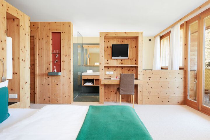 Room 8 of 31