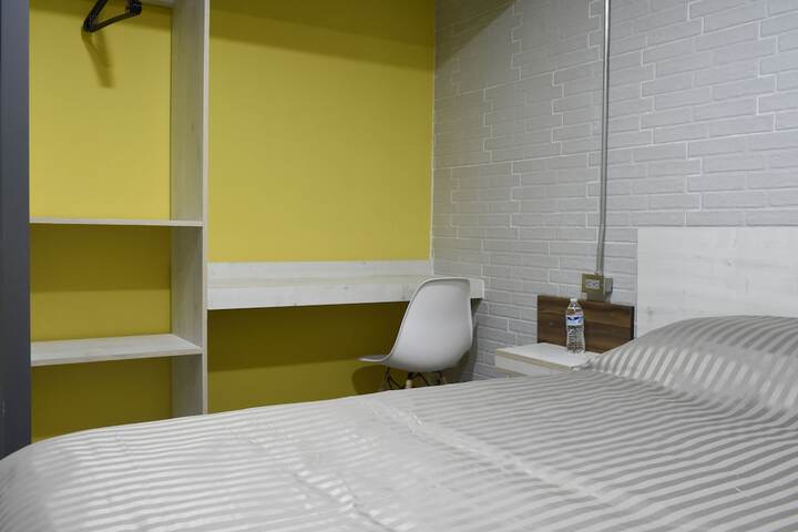 Room 8 of 158