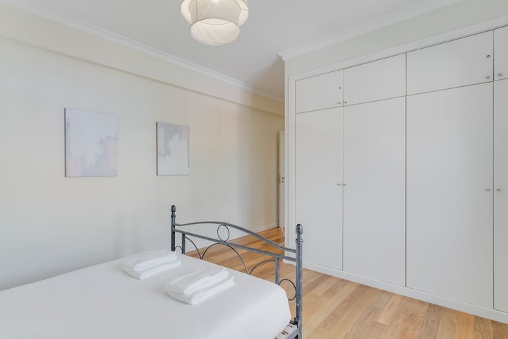 Room 3 of 8