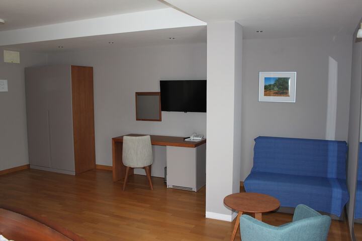 Room 8 of 36