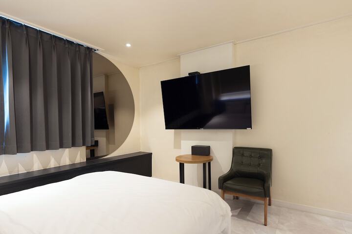 Room 61 of 80