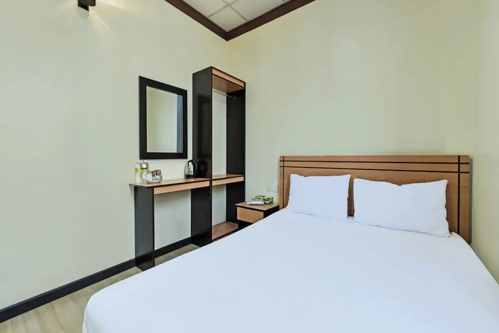 Room 2 of 6