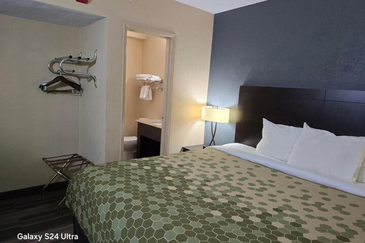 Premium King Bed (4 of 6)