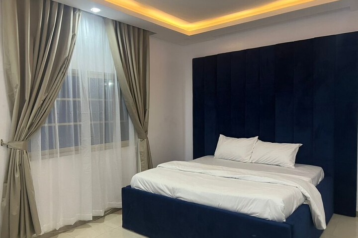 Room 3 of 8
