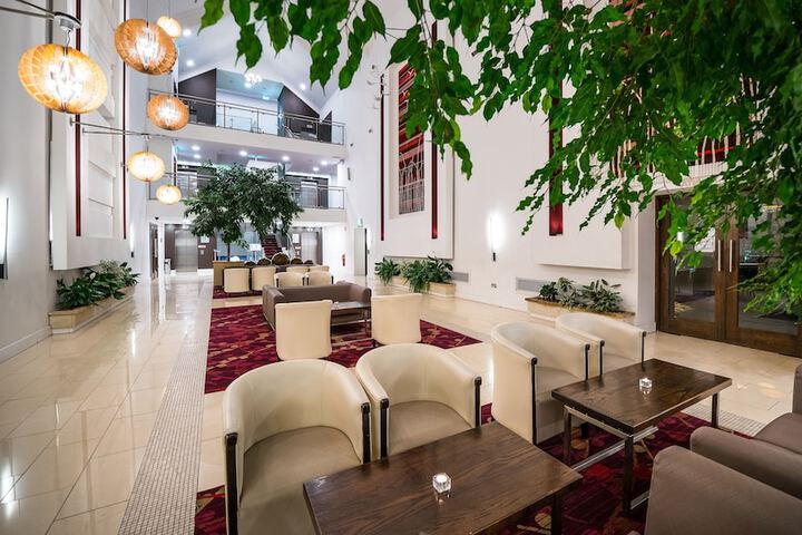 Entrance & Lobby