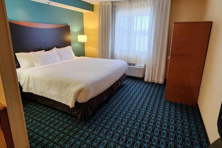 1 King Bed (5 of 6)