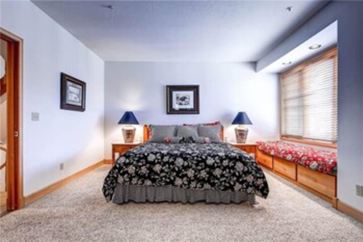 Room 21 of 27