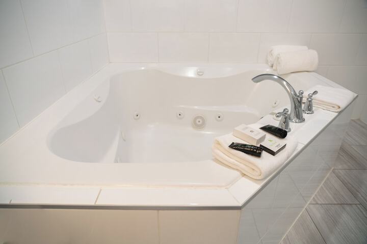 Jetted tub