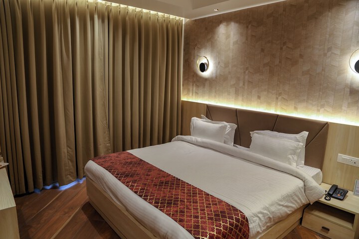 Room 2 of 16