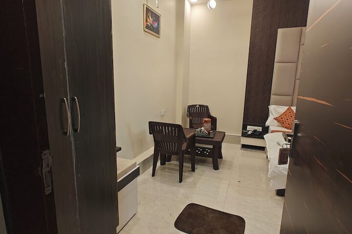 Room 14 of 27