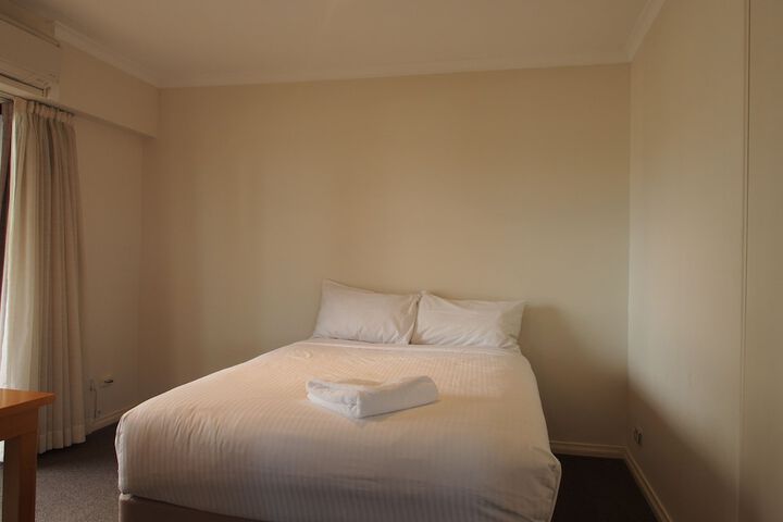 Room 7 of 136