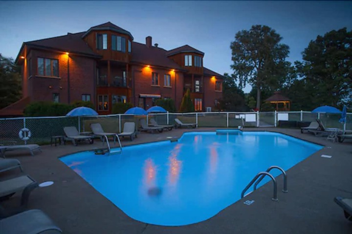 Pool 50 of 77