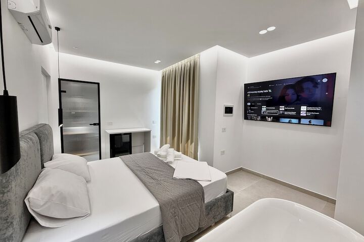 Room 83 of 104