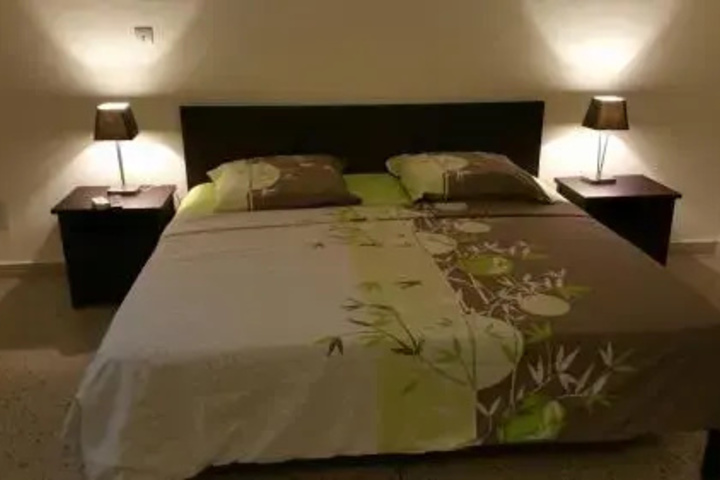 Room 5 of 11
