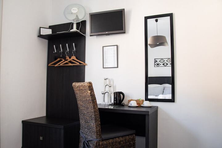 Room 28 of 49