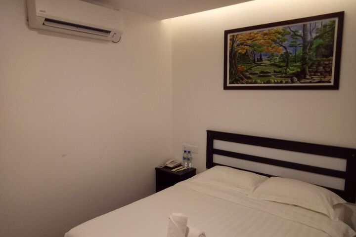 Room 6 of 75