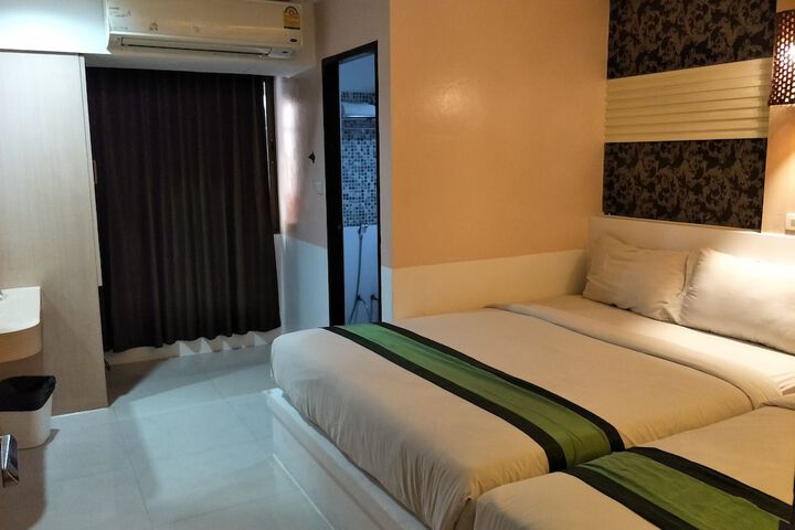 Room 15 of 37