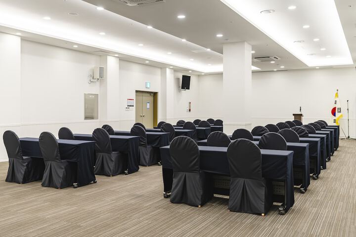 Ballroom/Hall 93 of 110